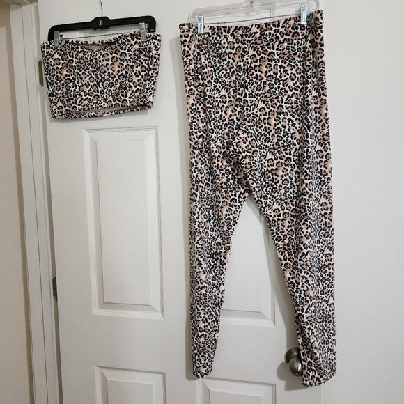 Victoria Secret Leopard Print Velour Set Top-L Pants-XL NWT - Picture 2 of 8